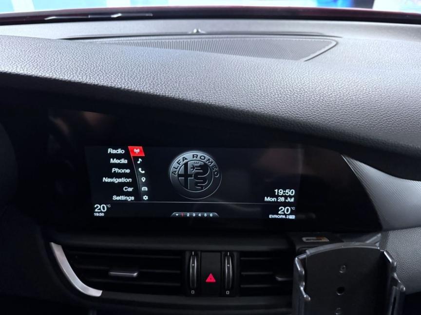 Alfa Romeo Giulia 2.0 T 280k AT8 ZF Q4 4x4 Veloce