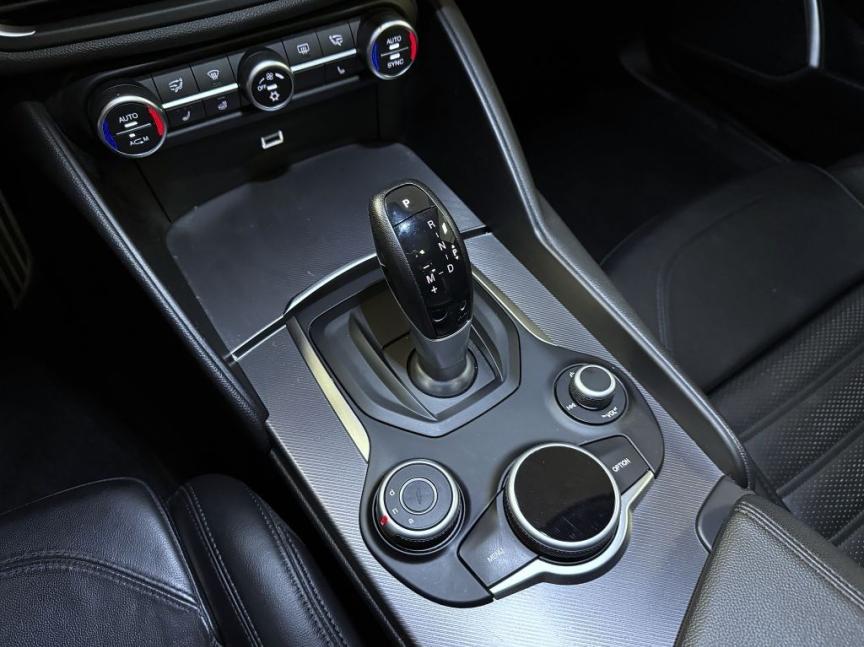 Alfa Romeo Giulia 2.0 T 280k AT8 ZF Q4 4x4 Veloce