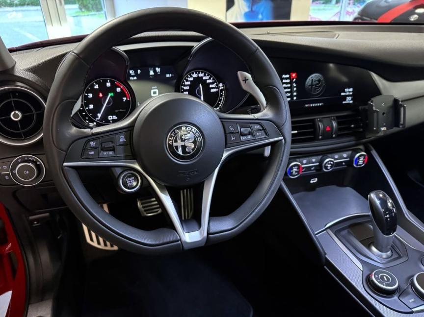 Alfa Romeo Giulia 2.0 T 280k AT8 ZF Q4 4x4 Veloce