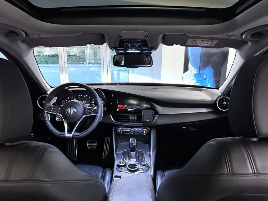 Alfa Romeo Giulia 2.0 T 280k AT8 ZF Q4 4x4 Veloce