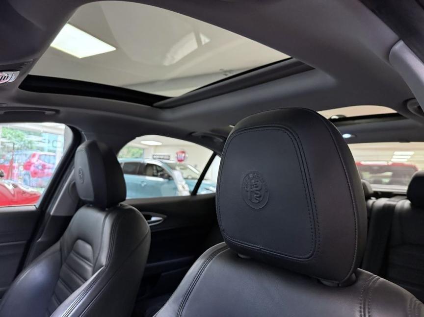 Alfa Romeo Giulia 2.0 T 280k AT8 ZF Q4 4x4 Veloce