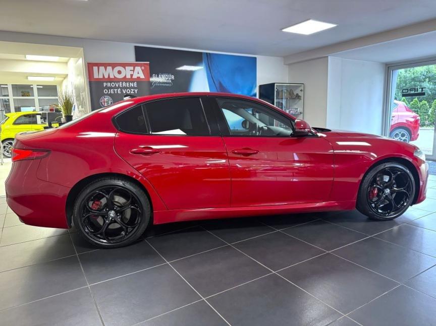 Alfa Romeo Giulia 2.0 T 280k AT8 ZF Q4 4x4 Veloce