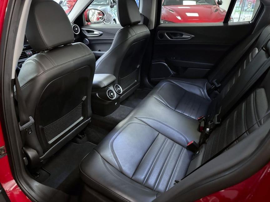 Alfa Romeo Giulia 2.0 T 280k AT8 ZF Q4 4x4 Veloce