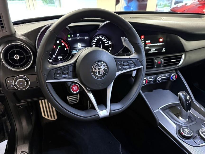 Alfa Romeo Giulia 2.0 T 280k AT8 ZF Q4 4x4 Veloce