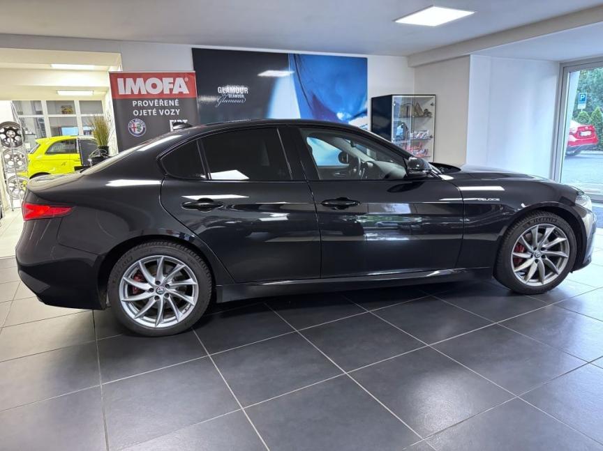 Alfa Romeo Giulia 2.0 T 280k AT8 ZF Q4 4x4 Veloce