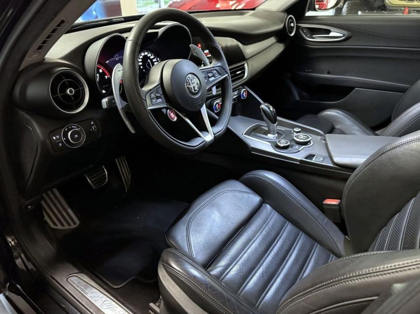 Alfa Romeo Giulia 2.0 T 280k AT8 ZF Q4 4x4 Veloce