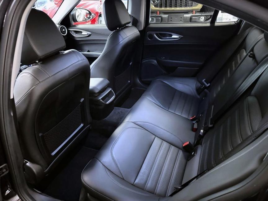 Alfa Romeo Giulia 2.0 T 280k AT8 ZF Q4 4x4 Veloce