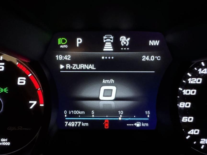 Alfa Romeo Giulia 2.0 T 280k AT8 ZF Q4 4x4 Veloce