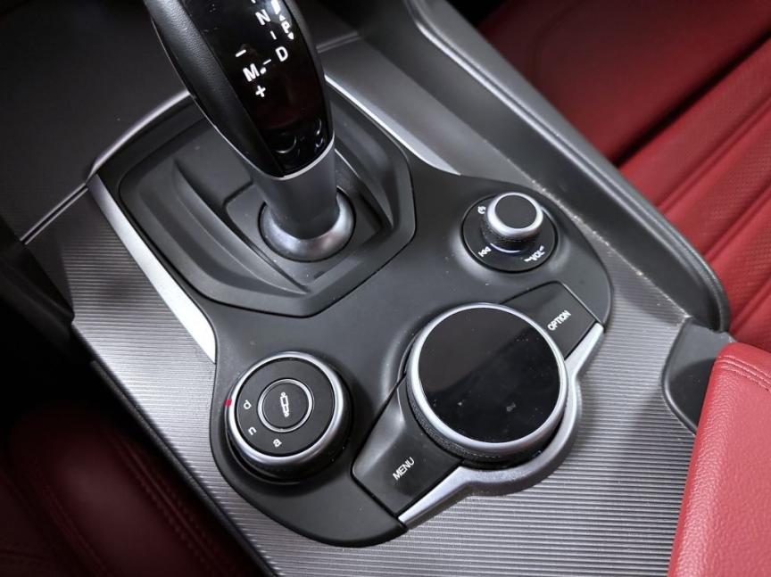 Alfa Romeo Giulia 2.0 T 280k AT8 ZF Q4 4x4 Veloce