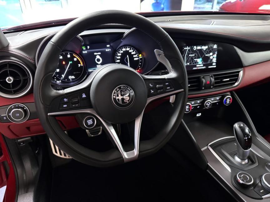 Alfa Romeo Giulia 2.0 T 280k AT8 ZF Q4 4x4 Veloce