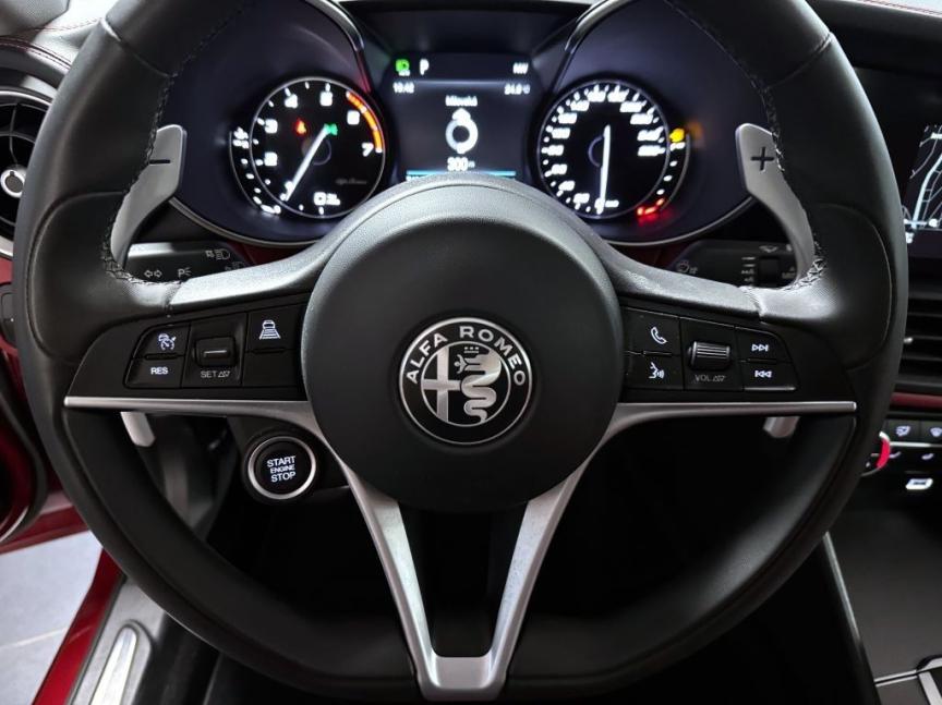 Alfa Romeo Giulia 2.0 T 280k AT8 ZF Q4 4x4 Veloce