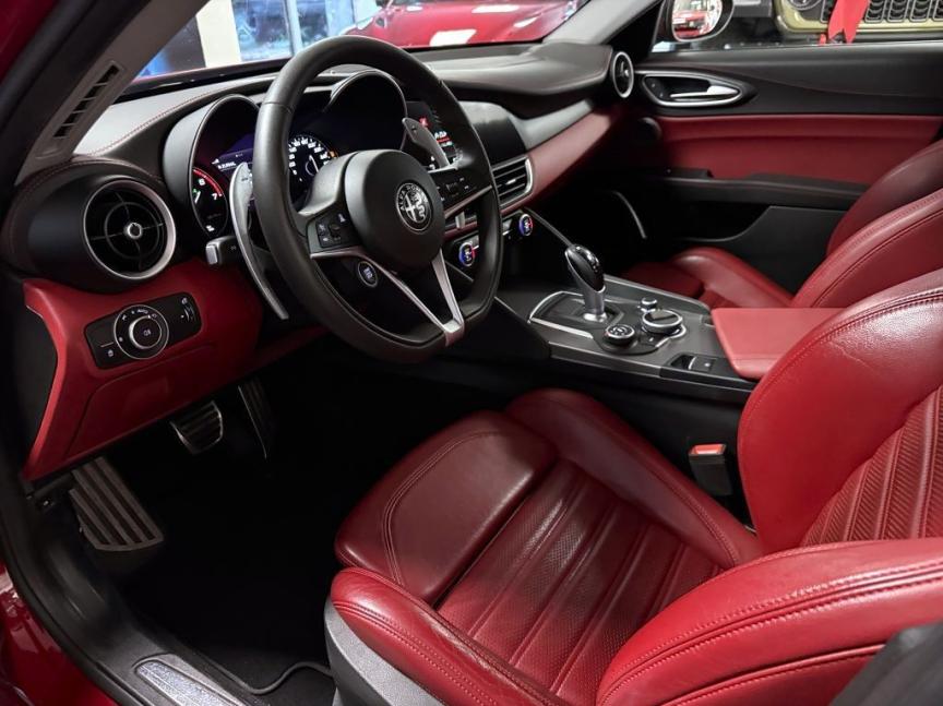 Alfa Romeo Giulia 2.0 T 280k AT8 ZF Q4 4x4 Veloce