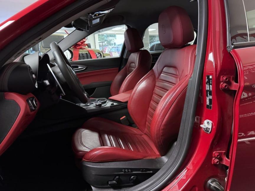 Alfa Romeo Giulia 2.0 T 280k AT8 ZF Q4 4x4 Veloce