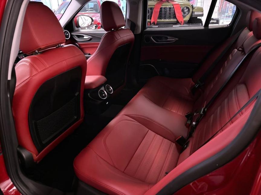 Alfa Romeo Giulia 2.0 T 280k AT8 ZF Q4 4x4 Veloce