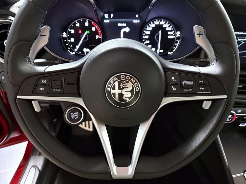 Alfa Romeo Giulia 2.0 T 280k AT8 ZF Q4 4x4 Veloce