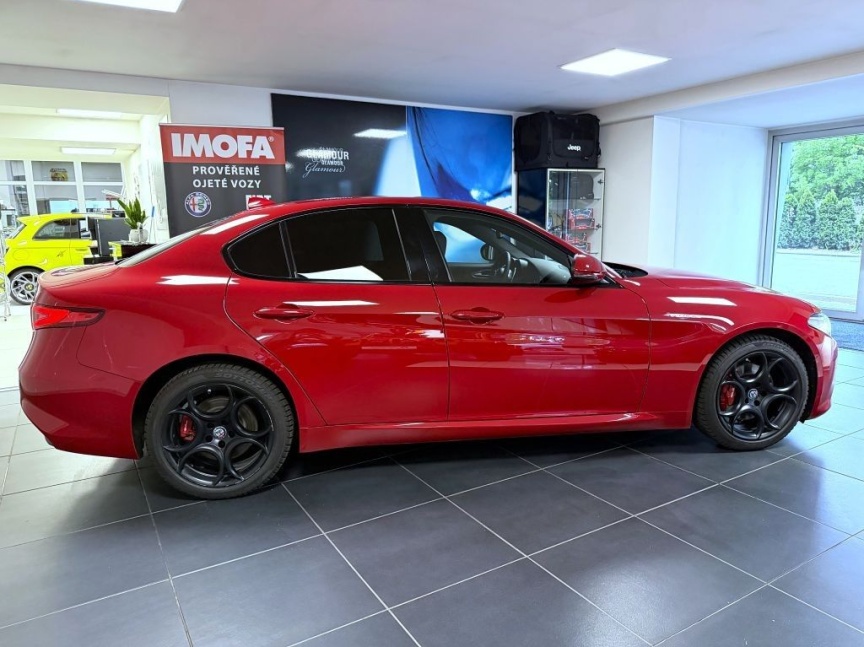 Alfa Romeo Giulia 2.0 T 280k AT8 ZF Q4 4x4 Veloce