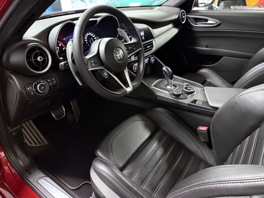 Alfa Romeo Giulia 2.0 T 280k AT8 ZF Q4 4x4 Veloce
