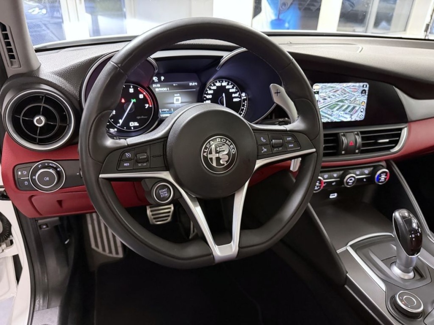 Alfa Romeo Giulia 2.0 T 280k AT8 ZF Q4 4x4 Veloce