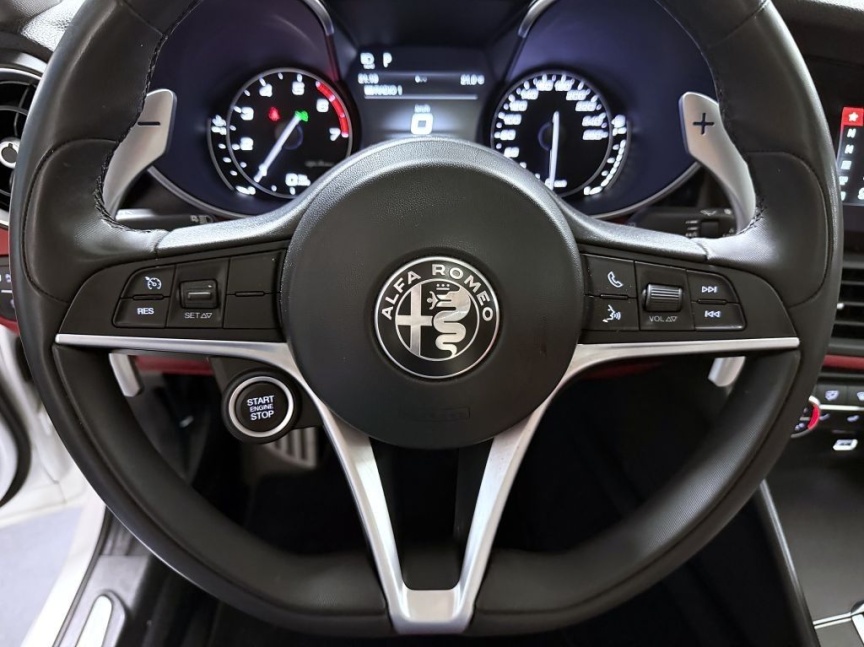 Alfa Romeo Giulia 2.0 T 280k AT8 ZF Q4 4x4 Veloce