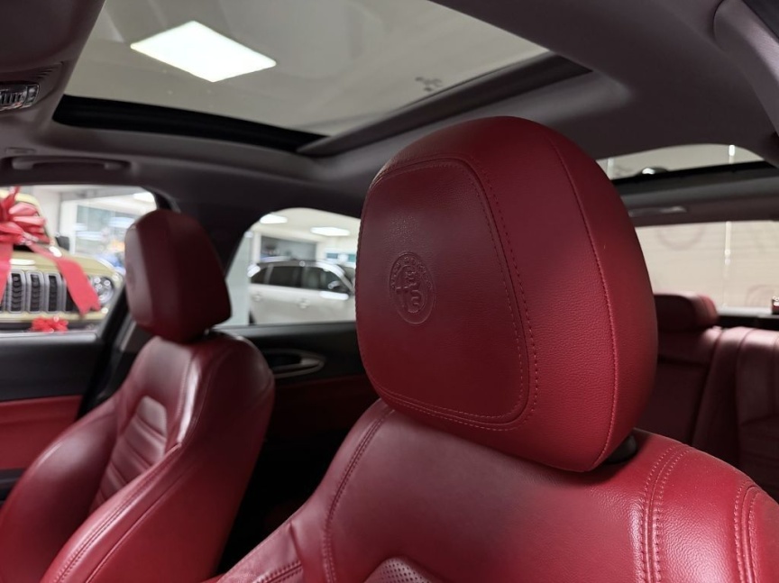 Alfa Romeo Giulia 2.0 T 280k AT8 ZF Q4 4x4 Veloce