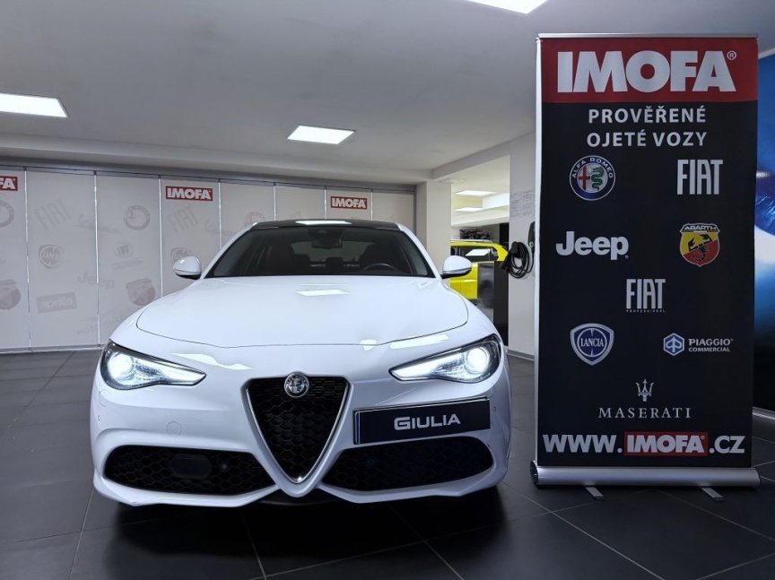 Alfa Romeo Giulia 2.0 T 280k AT8 ZF Q4 4x4 Veloce