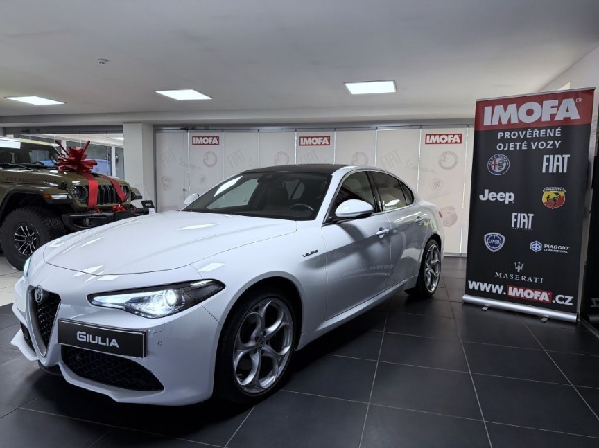 Alfa Romeo Giulia 2.0 T 280k AT8 ZF Q4 4x4 Veloce