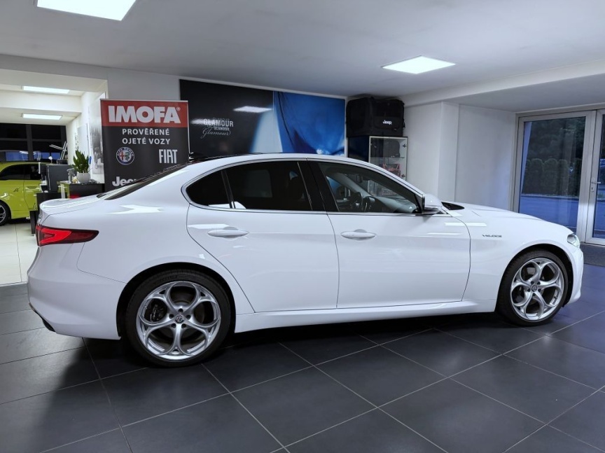 Alfa Romeo Giulia 2.0 T 280k AT8 ZF Q4 4x4 Veloce