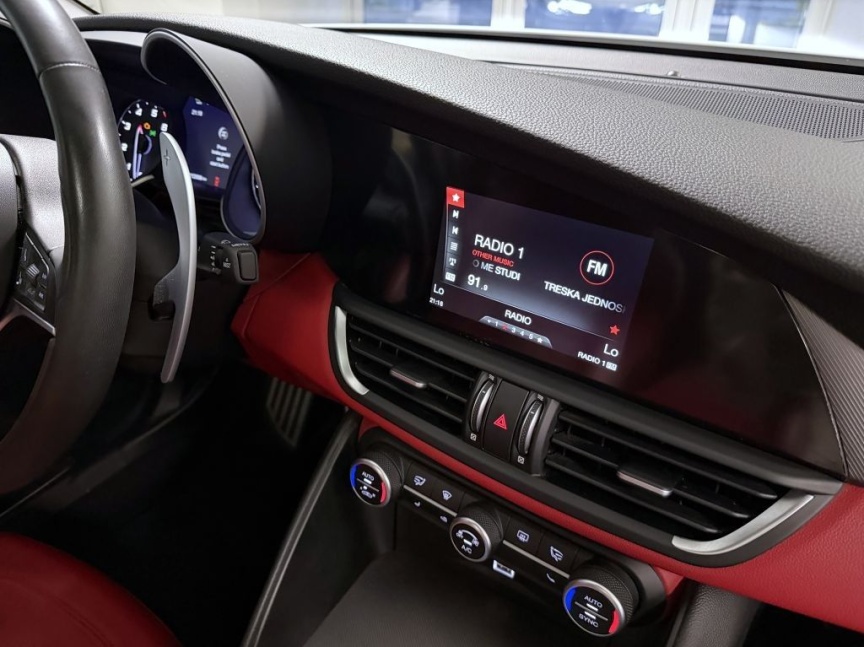 Alfa Romeo Giulia 2.0 T 280k AT8 ZF Q4 4x4 Veloce