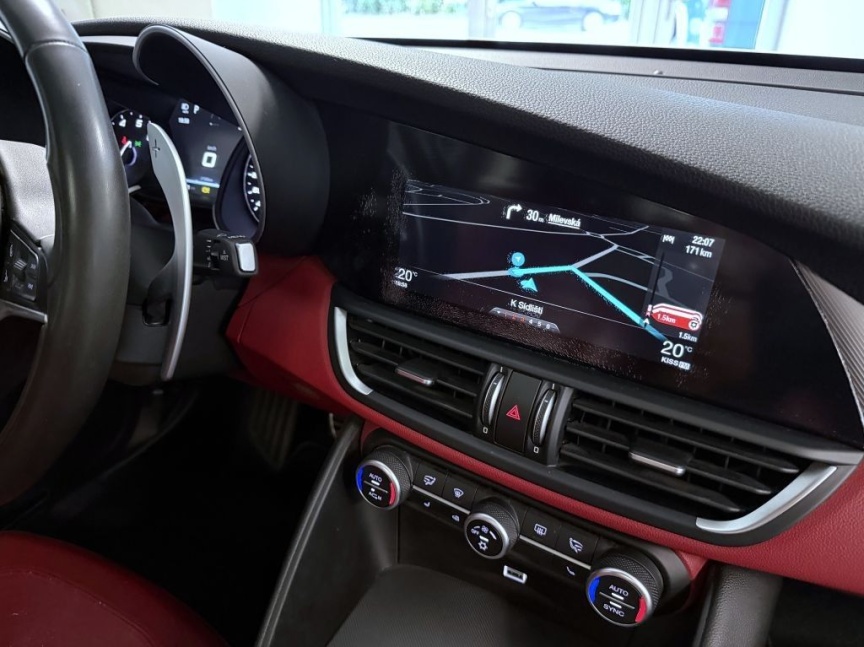 Alfa Romeo Giulia 2.0 T 280k AT8 ZF Q4 4x4 Veloce