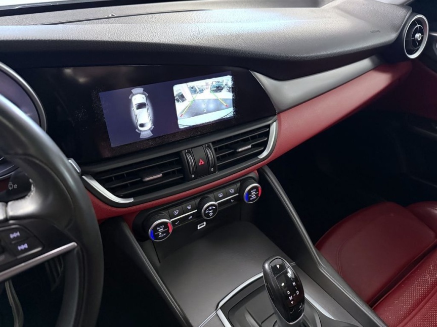 Alfa Romeo Giulia 2.0 T 280k AT8 ZF Q4 4x4 Veloce