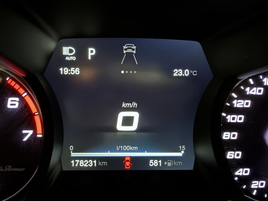 Alfa Romeo Giulia 2.0 T 280k AT8 ZF Q4 4x4 Veloce