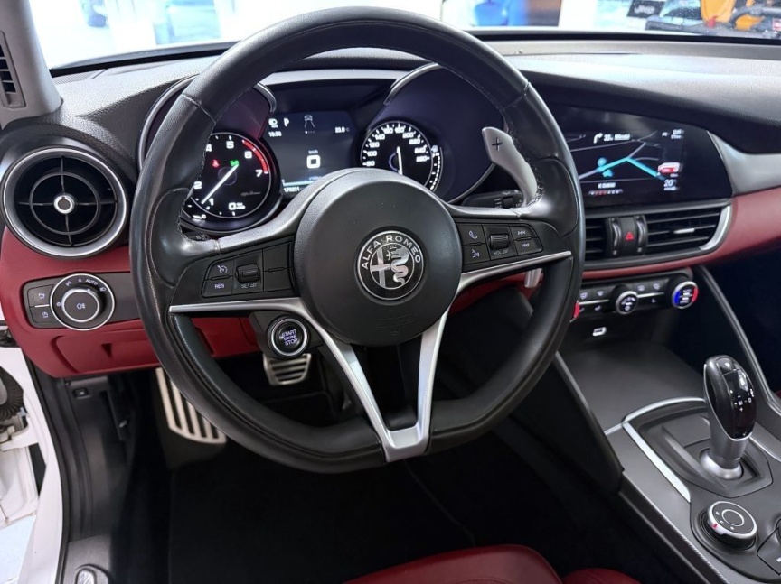 Alfa Romeo Giulia 2.0 T 280k AT8 ZF Q4 4x4 Veloce