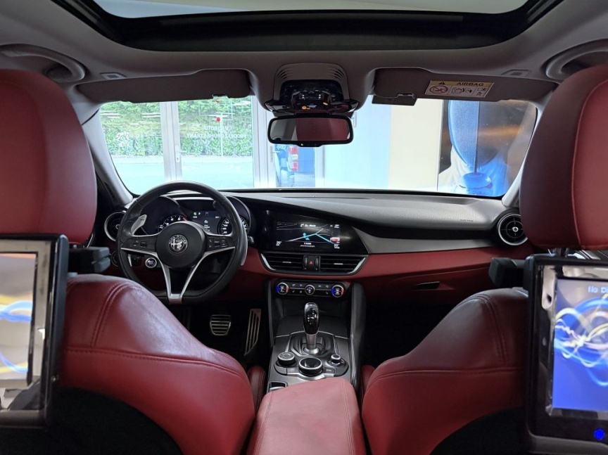 Alfa Romeo Giulia 2.0 T 280k AT8 ZF Q4 4x4 Veloce