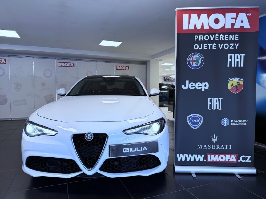 Alfa Romeo Giulia 2.0 T 280k AT8 ZF Q4 4x4 Veloce