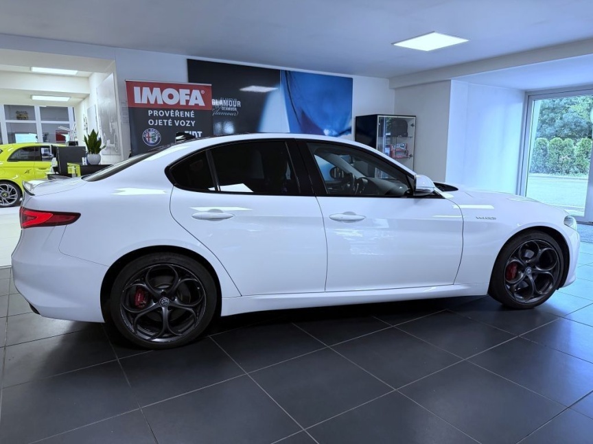 Alfa Romeo Giulia 2.0 T 280k AT8 ZF Q4 4x4 Veloce