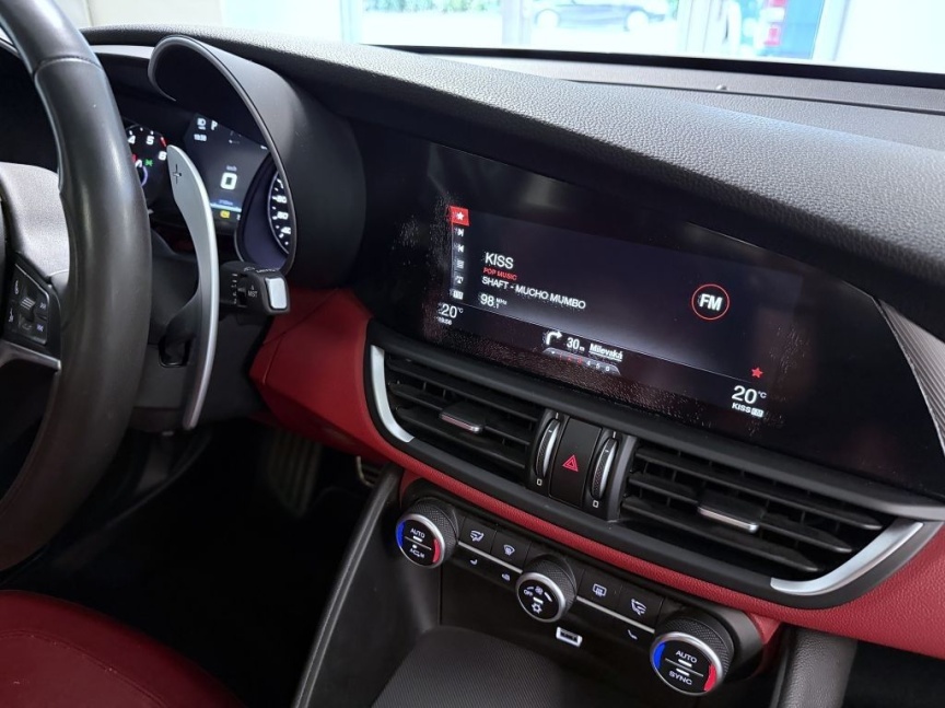 Alfa Romeo Giulia 2.0 T 280k AT8 ZF Q4 4x4 Veloce