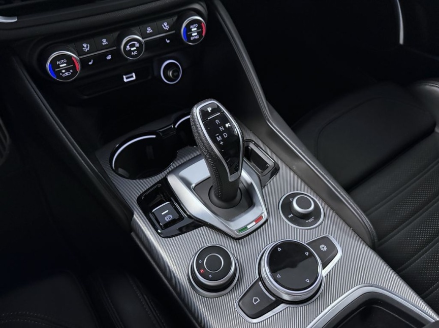 Alfa Romeo Giulia 2.0T 200k AT8 ZF Sprint
