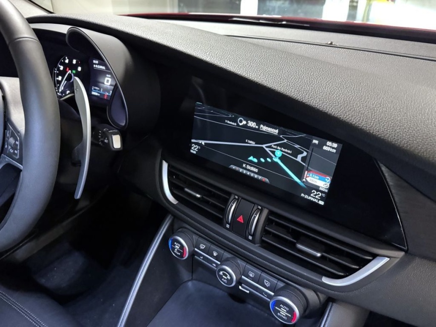 Alfa Romeo Giulia 2.0T 200k AT8 ZF Super