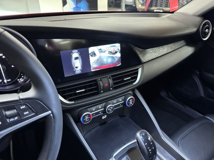 Alfa Romeo Giulia 2.0T 200k AT8 ZF Super