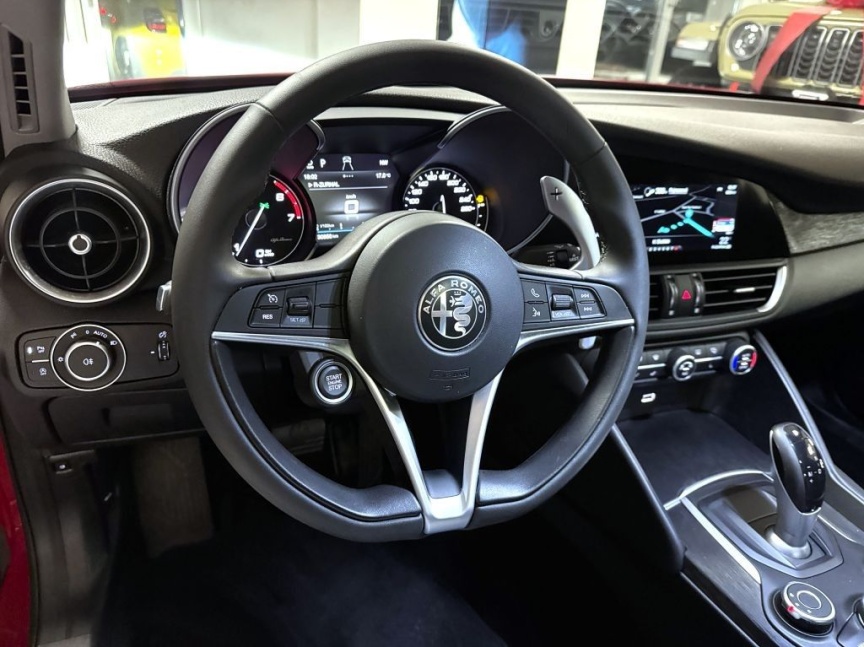 Alfa Romeo Giulia 2.0T 200k AT8 ZF Super