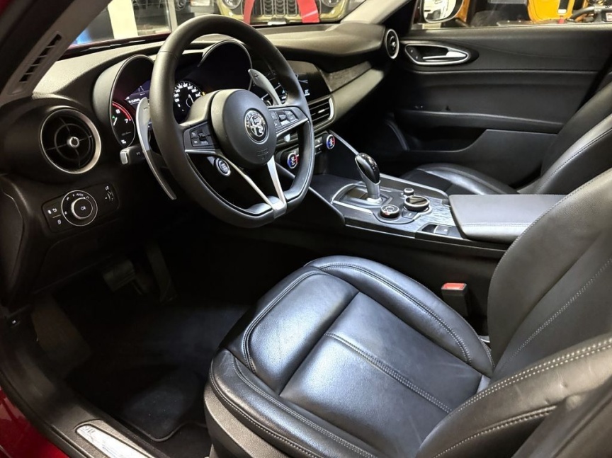 Alfa Romeo Giulia 2.0T 200k AT8 ZF Super