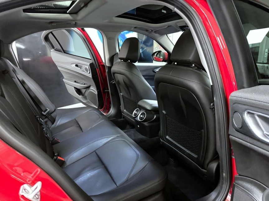 Alfa Romeo Giulia 2.0T 200k AT8 ZF Super