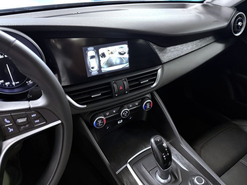 Alfa Romeo Giulia 2.0T 200k AT8 ZF Super