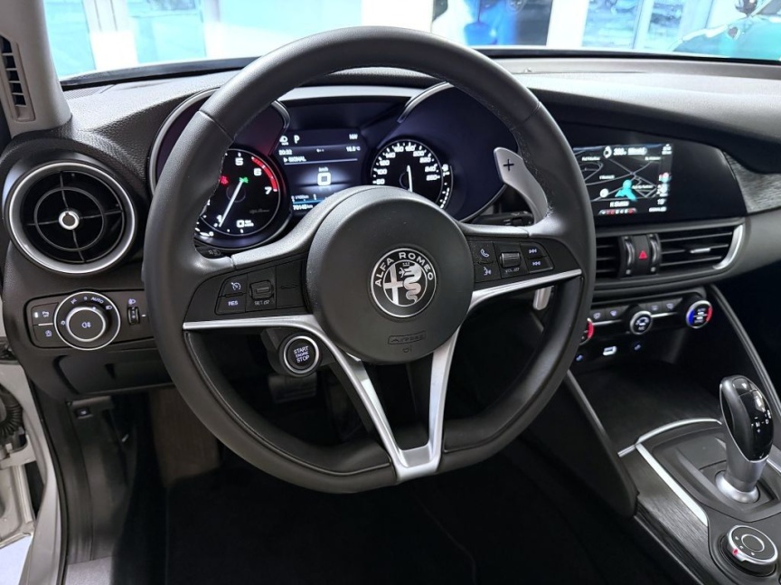 Alfa Romeo Giulia 2.0T 200k AT8 ZF Super