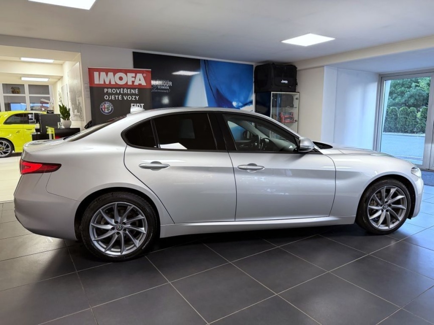 Alfa Romeo Giulia 2.0T 200k AT8 ZF Super