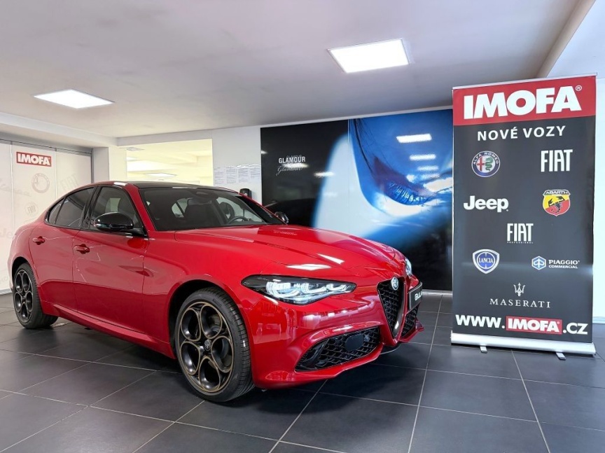 Alfa Romeo Giulia 2.0T 280k AT8 ZF Q4 4x4 Intensa *024*