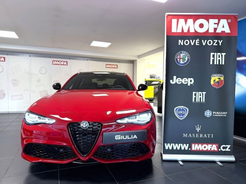 Alfa Romeo Giulia 2.0T 280k AT8 ZF Q4 4x4 Intensa *024*