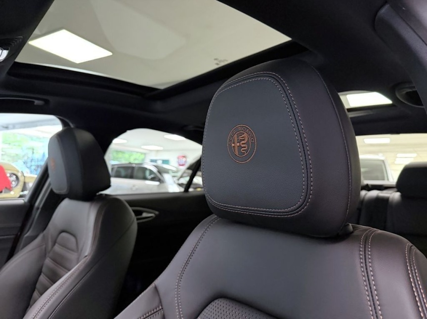 Alfa Romeo Giulia 2.0T 280k AT8 ZF Q4 4x4 Intensa *024*