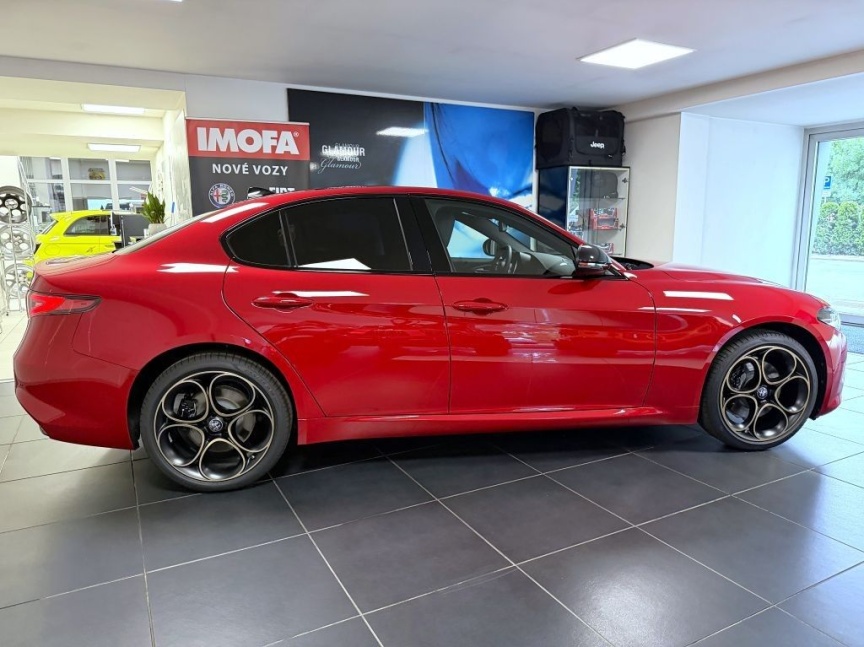 Alfa Romeo Giulia 2.0T 280k AT8 ZF Q4 4x4 Intensa *024*
