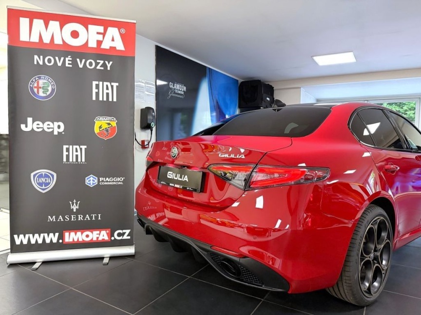 Alfa Romeo Giulia 2.0T 280k AT8 ZF Q4 4x4 Intensa *024*